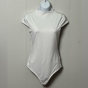 Live In The Moment Women’s Classic White Cap Sleeve Women's Bodysuit Size M